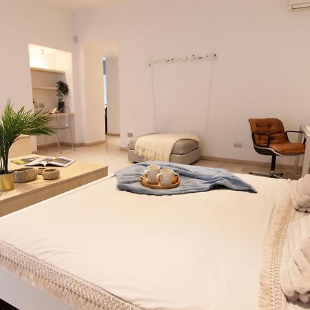 Luxury Apartment - Bramante 7 Milan Bagian luar foto